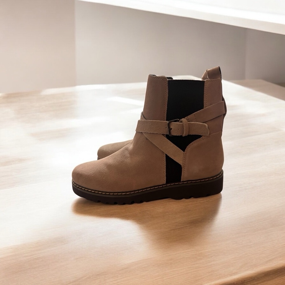 DONALD PLINER Captain 02  Womens 7.5 Leather Ankle Boots or Booties Rugged Sole